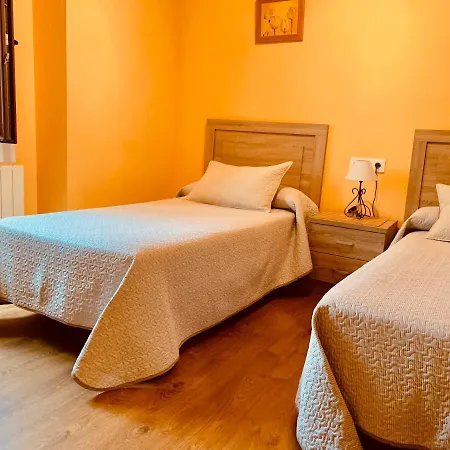 Hostal La Serna Guest house *