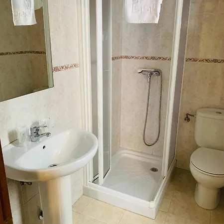 Hostal La Serna בית הארחה פוטס