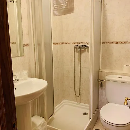 Hostal La Serna Guest house *