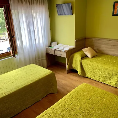 בית הארחה Hostal La Serna *